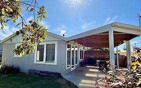 Low Head Beachside Bungalow 